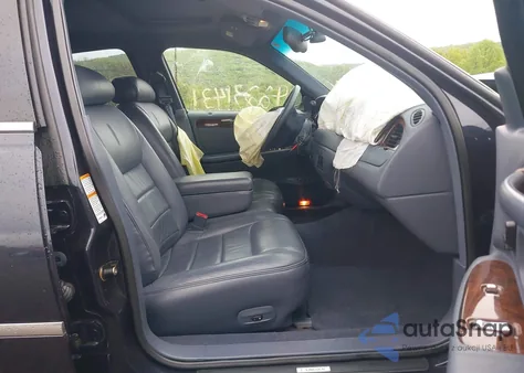 2000 Lincoln Town Car Signature из США, поврежденный, VIN 1LNHM82W1YY893845